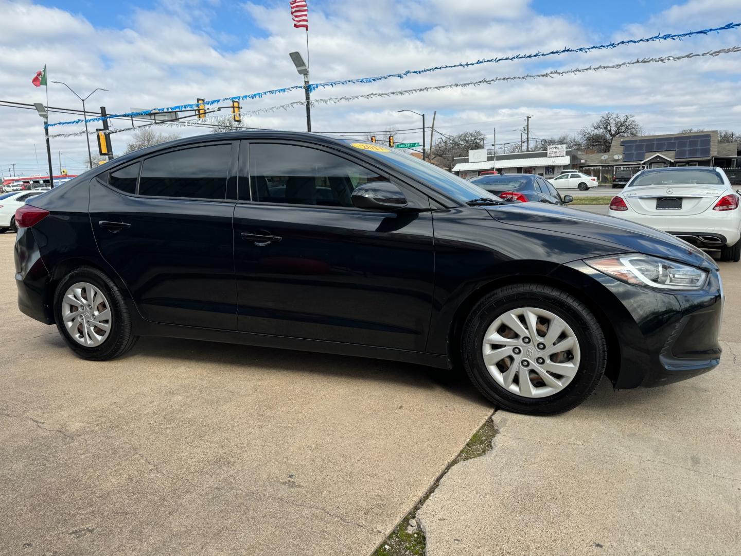 2017 BLACK /Gray HYUNDAI ELANTRA SE 4dr Sedan 6A (US) (5NPD74LF2HH) with an 2.0L I4 engine, Automatic 6-Speed transmission, located at 5900 E. Lancaster Ave., Fort Worth, TX, 76112, (817) 457-5456, 0.000000, 0.000000 - This is a 2017 Hyundai Elantra SE 4dr Sedan 6A that is in excellent condition. There are no dents or scratches. The interior is clean with no rips or tears or stains. All power windows, door locks and seats. Ice cold AC for those hot Texas summer days. It is equipped with a CD player, AM/FM radio, A - Photo#2